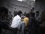 Des civils du quartier al-Sukkari, à la recherche de survivants, évacuent un blessé vers un hôpital de fortune, après un raid aérien des forces gouvernementales.
<br><i><b>

Civilians in al-Sukkari neighborhood after an airstrike by government forces, searching for survivors and taking a victim to a makeshift hospital. </b></i><br><i>© Sebastiano Tomada - Sipa Press - 2013</i>
