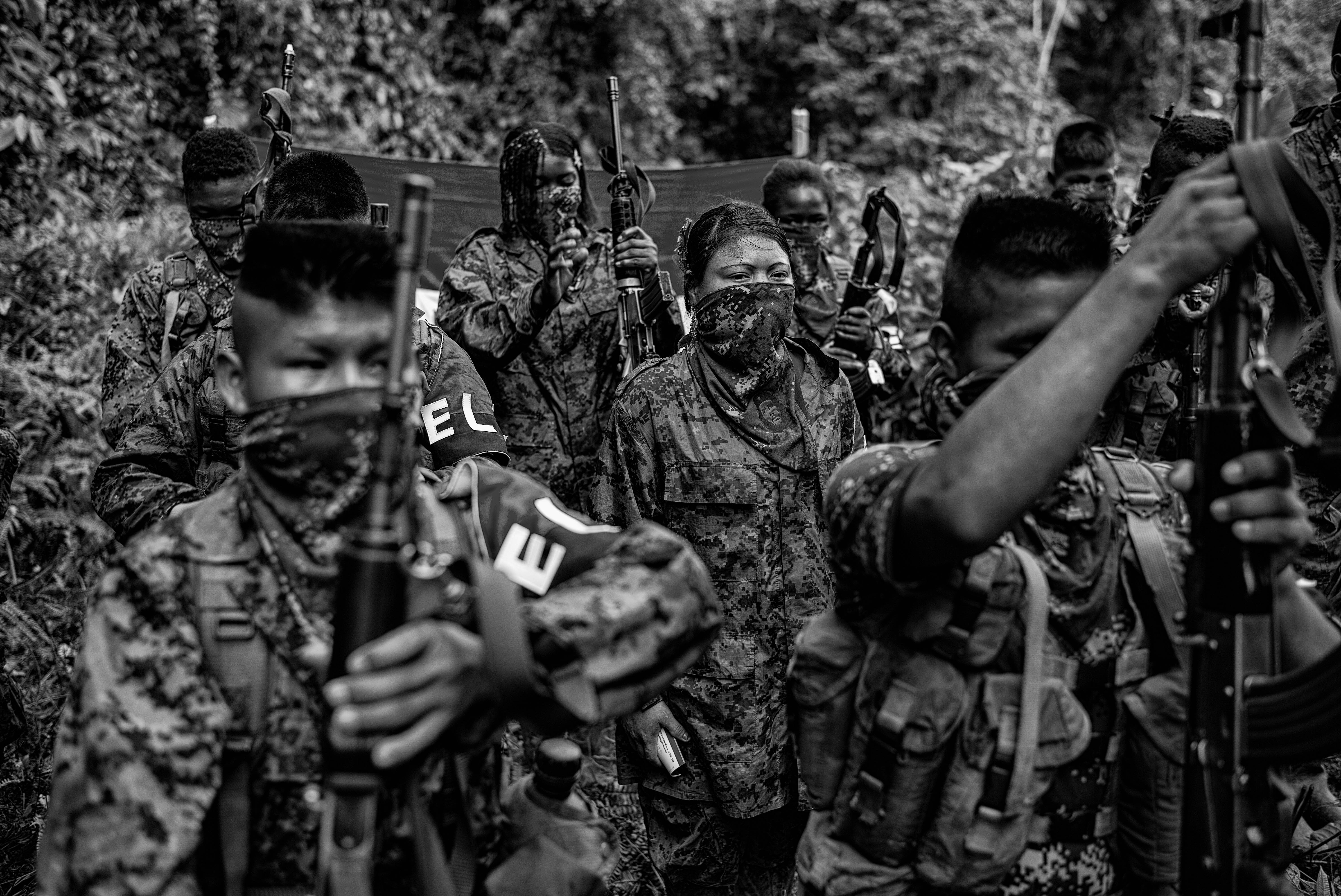 Des membres de l’ELN dans leur camp. Entre 25 et 50 % des enfants soldats sont des filles. Chocó, 17 février 2014.
<br><i><b>
Members of the ELN (Ejercito de Liberación Nacional) at their camp. A quarter to half of the child combatants are girls. Chocó, Colombia, February 2014. </b></i>
