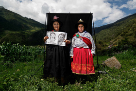 Ayacucho, 2017 <p class='fr'>
	Leurs tantes rappellent deux enfants portés disparus le 14 août 1985.
	</p> <p class='en'>
	The aunts recall two children who went missing on August 14, 1985.

	</p>