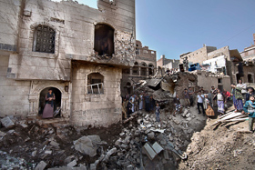 Sanaa, Yemen - 2017, Oct: <p class='fr'>La Coalition dirigée par l'Arabie Saoudite a bombardé le quartier du Ministère de la Défense. 12 maisons ont été détruites et une douzaine de civils ensevelis sous les décombres de leurs demeures. 8 blessés principalement des femmes et des enfants sont à déplorer.</p><p class='en'>
During the night, Coalition led by Saoudi Arabia airstrikes populated areas. 12 houses got damaged and 12 civilians were rescued out of the rubbles. 8 wounded mainly children and women.
