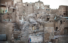 Saada, Yemen – 2017, Oct:  <p class='fr'> Le quartier de Rahban classé au patrimoine mondial de l'UNESCO a été lourdement détruit par les bombardements aériens.</p> <p class='en'>
The Rahban quarter, classified as UNESCO mondial heritage, heavily destroyed by airstrikes.</p>
